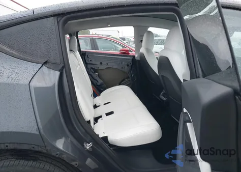 2022 Tesla Model Y Long Range Dual Motor All-Wheel Drive z USA, uszkodzony, nr VIN 7SAYGDEE4NF430216